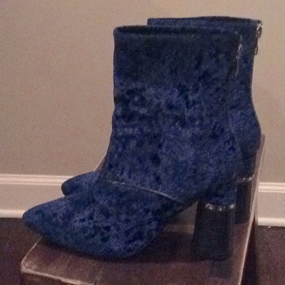 Blue Velvet Booties Sz 8 - Picture 3 of 4